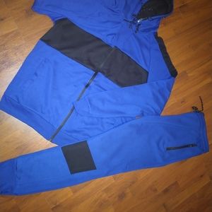 WOMEN'S ATHLETIC AND SWEAT SETS